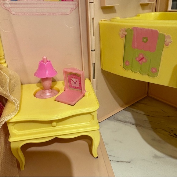 Vintage Mattel Barbie Bed & Bath Carry play set house folds up 1998 - Picture 5 of 16